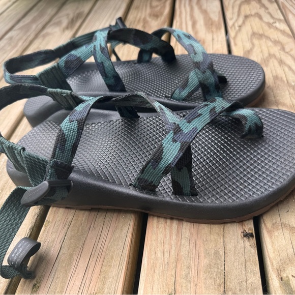 Men’s Z2 Chacos size 10 almost new - Picture 3 of 9